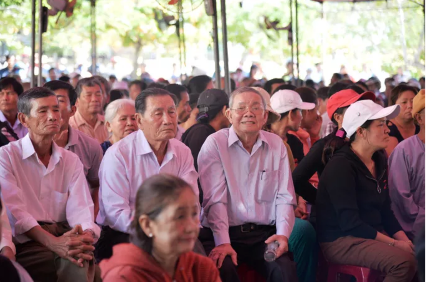 Bí[-]thư[-]Quảng[-]Ngãi[-]xin[-]lỗi[-]người[-]dân[-]vụ[-]rác[-]ở[-]Đức[-]Phổ
